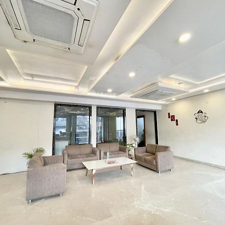 Hotel Rudraksh ! Varanasi !Fully-Air-Conditioned Hotel At Prime Location With Parking Availability, Near Kashi Vishwanath Temple, And Ganga Ghat 2 Buitenkant foto