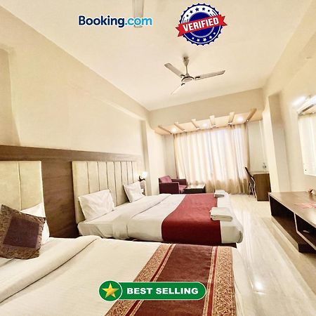Hotel Rudraksh ! Varanasi !Fully-Air-Conditioned Hotel At Prime Location With Parking Availability, Near Kashi Vishwanath Temple, And Ganga Ghat 2 Buitenkant foto